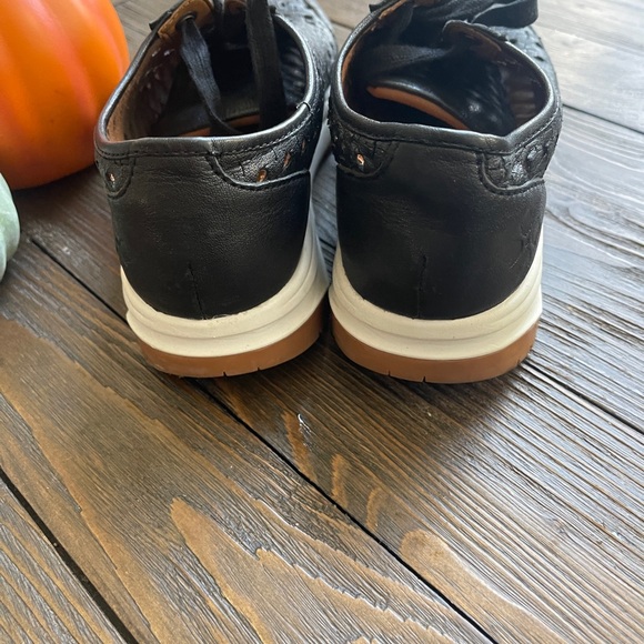 Patricia Nash black leather sneaker - Picture 6 of 8
